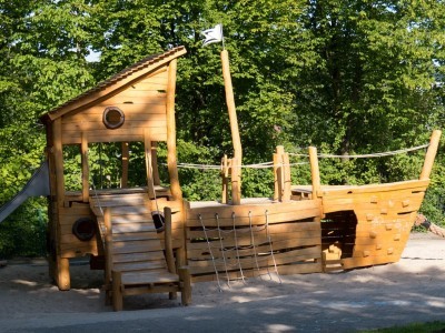 Игровые комплексы для детского досуга на даче уже в наличии