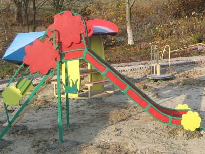 Металлические детские горки: популярные виды и места установки Металлические детские горки: популярные виды и места установки